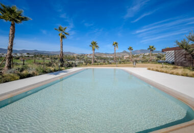 Współczesny narożny apartament na parterze w Cancelada, Estepona Wschód