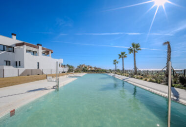 Współczesny narożny apartament na parterze w Cancelada, Estepona Wschód