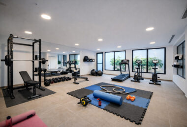 Współczesny narożny apartament na parterze w Cancelada, Estepona Wschód