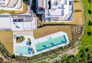 Współczesny narożny apartament na parterze w Cancelada, Estepona Wschód