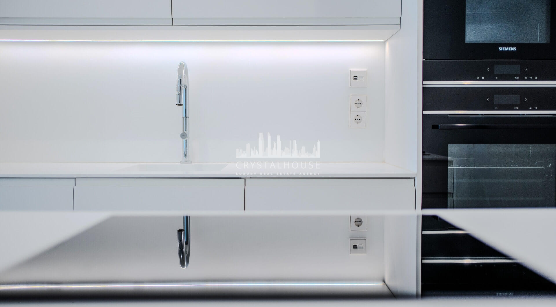 Współczesny narożny apartament na parterze w Cancelada, Estepona Wschód