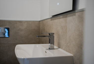 Współczesny narożny apartament na parterze w Cancelada, Estepona Wschód