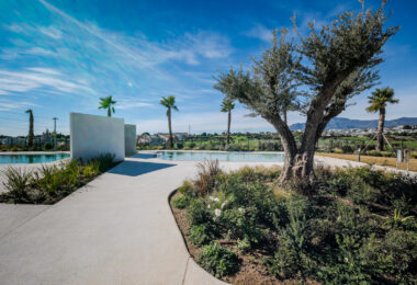 Współczesny narożny apartament na parterze w Cancelada, Estepona Wschód