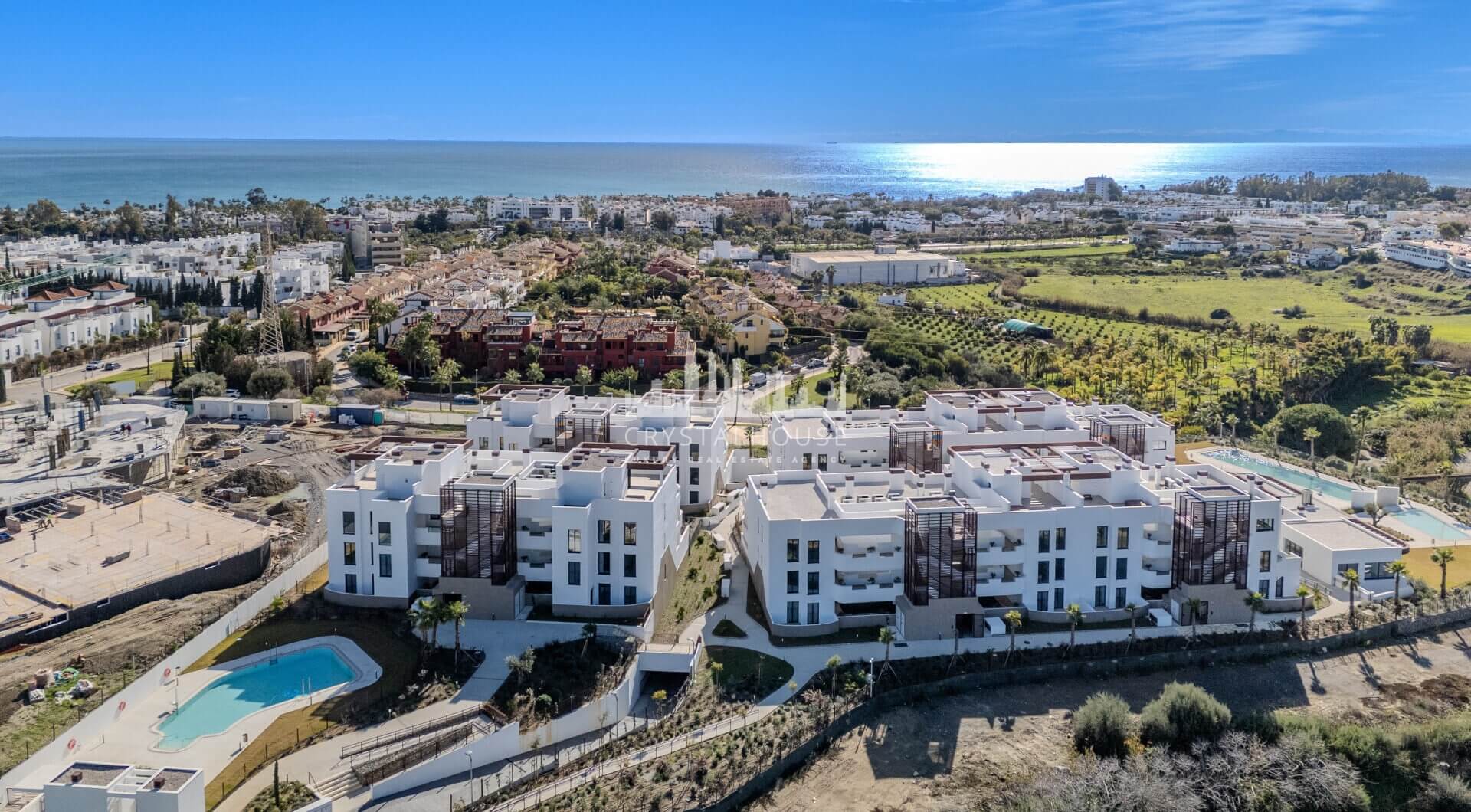 Współczesny narożny apartament na parterze w Cancelada, Estepona Wschód