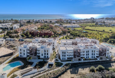 Współczesny narożny apartament na parterze w Cancelada, Estepona Wschód