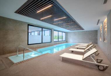 Współczesny narożny apartament na parterze w Cancelada, Estepona Wschód