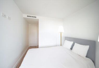 Współczesny narożny apartament na parterze w Cancelada, Estepona Wschód