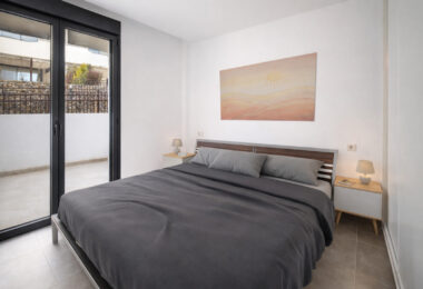 Współczesny narożny apartament na parterze w Cancelada, Estepona Wschód