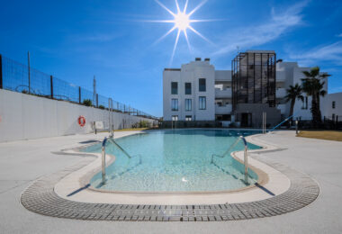 Współczesny narożny apartament na parterze w Cancelada, Estepona Wschód