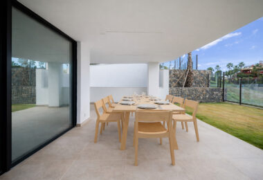 Współczesny narożny apartament na parterze w Cancelada, Estepona Wschód