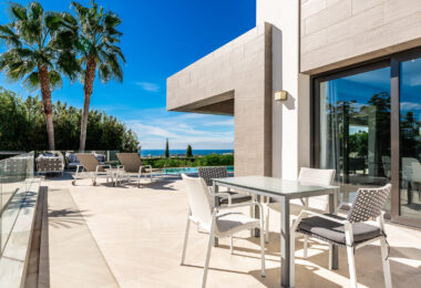 Nowoczesna willa ze spektakularnymi widokiem na morze W prawo na polu golfowym