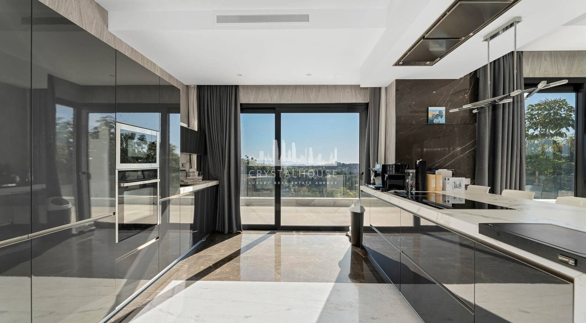 Nowoczesna willa ze spektakularnymi widokiem na morze W prawo na polu golfowym