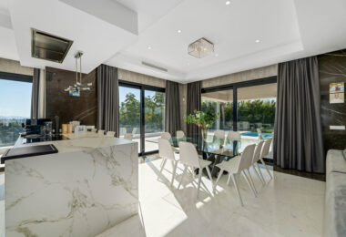 Nowoczesna willa ze spektakularnymi widokiem na morze W prawo na polu golfowym