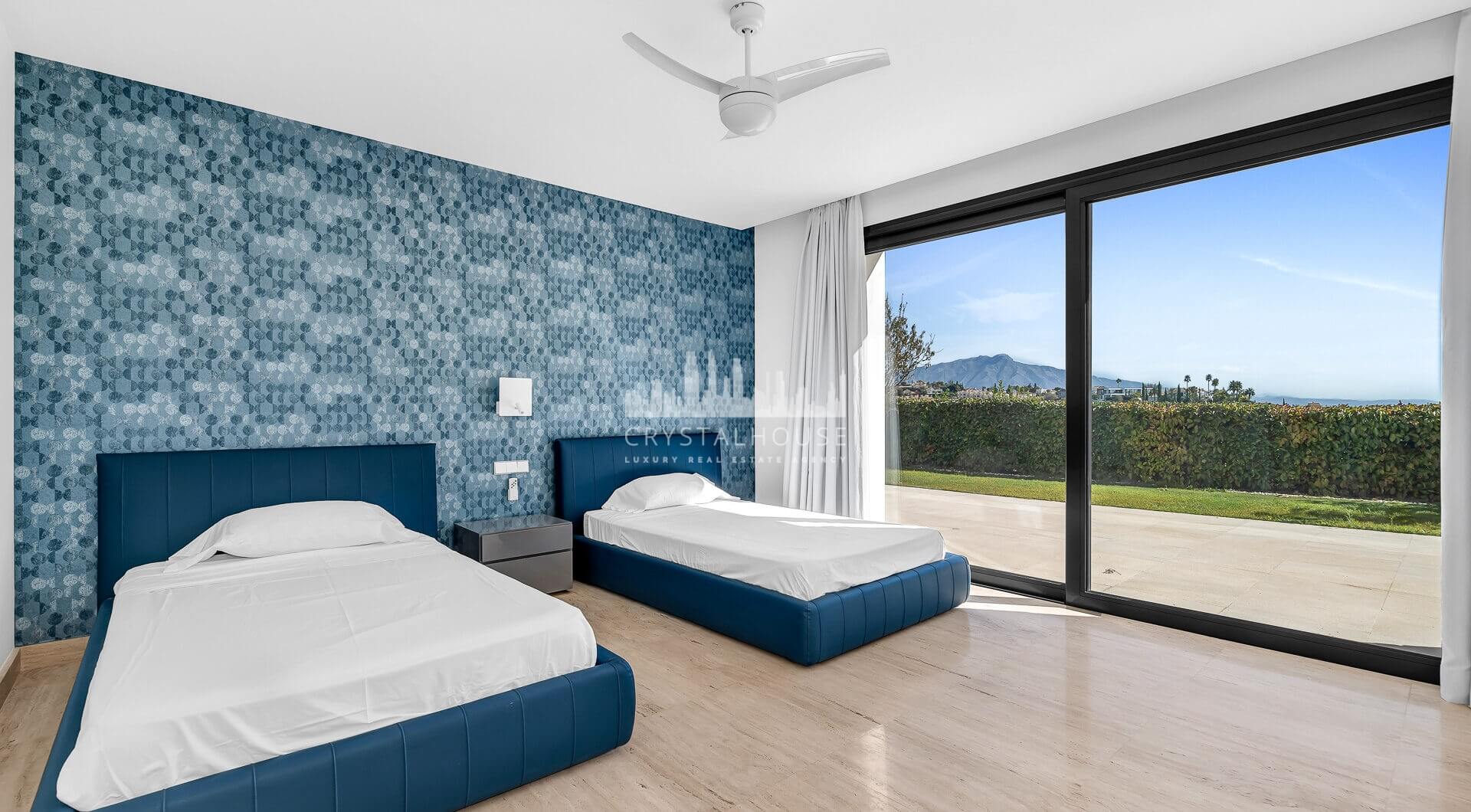 Nowoczesna willa ze spektakularnymi widokiem na morze W prawo na polu golfowym