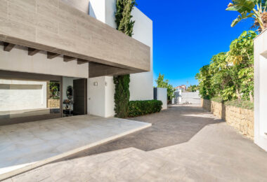 Nowoczesna willa ze spektakularnymi widokiem na morze W prawo na polu golfowym