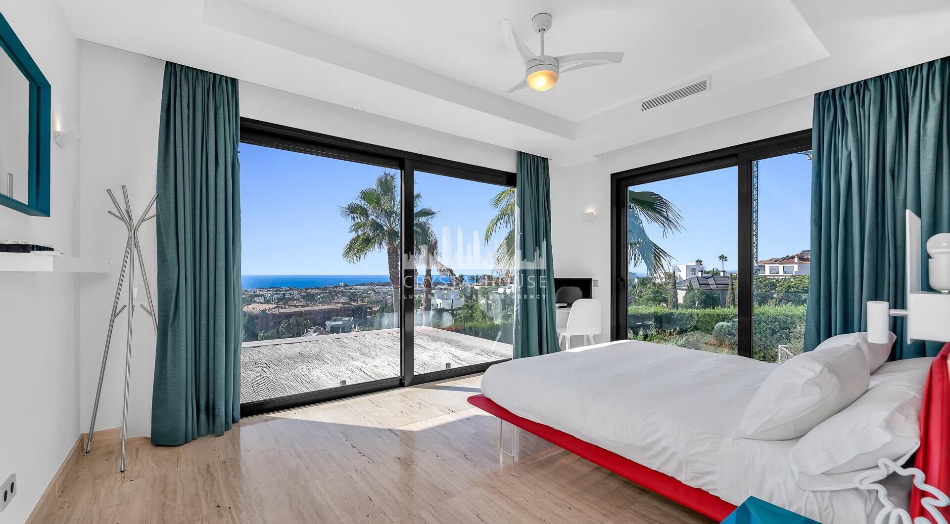 Nowoczesna willa ze spektakularnymi widokiem na morze W prawo na polu golfowym