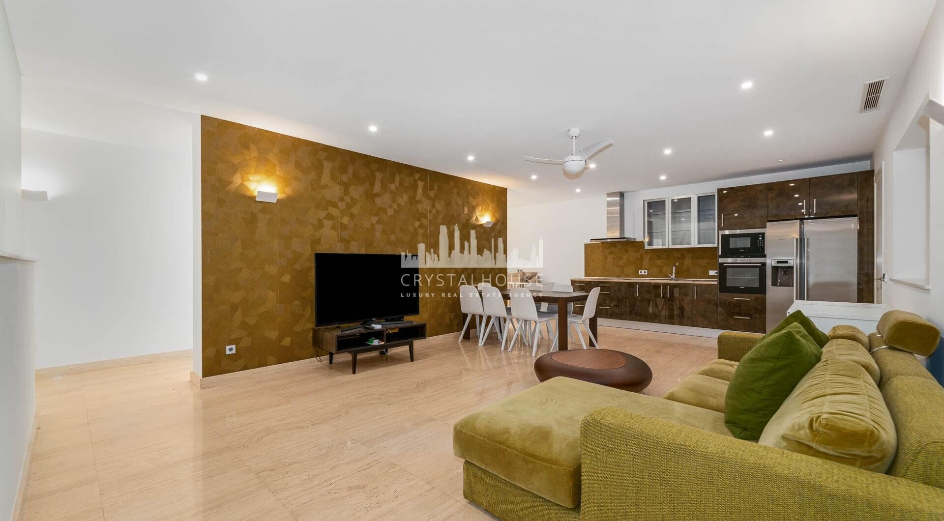 Nowoczesna willa ze spektakularnymi widokiem na morze W prawo na polu golfowym