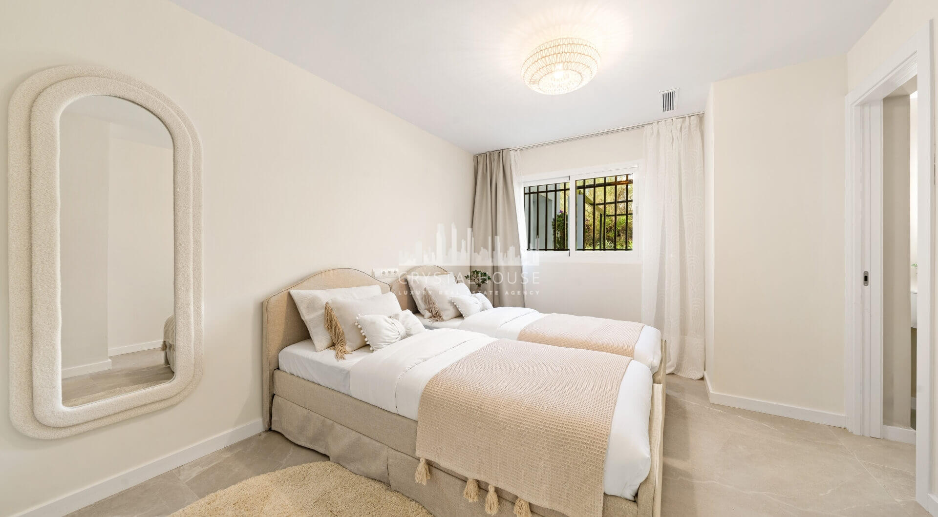 Elegancki, Odnowiony Apartament z Panoramicznym Widokiem na Golf, Morze i La Concha