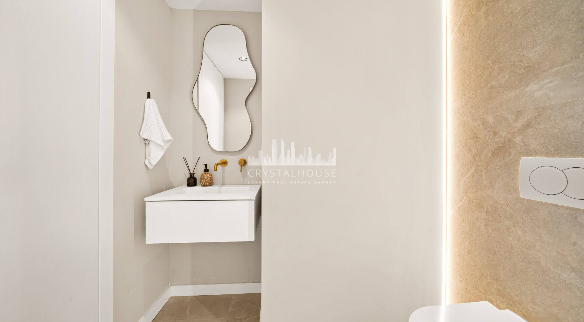 Elegancki, Odnowiony Apartament z Panoramicznym Widokiem na Golf, Morze i La Concha