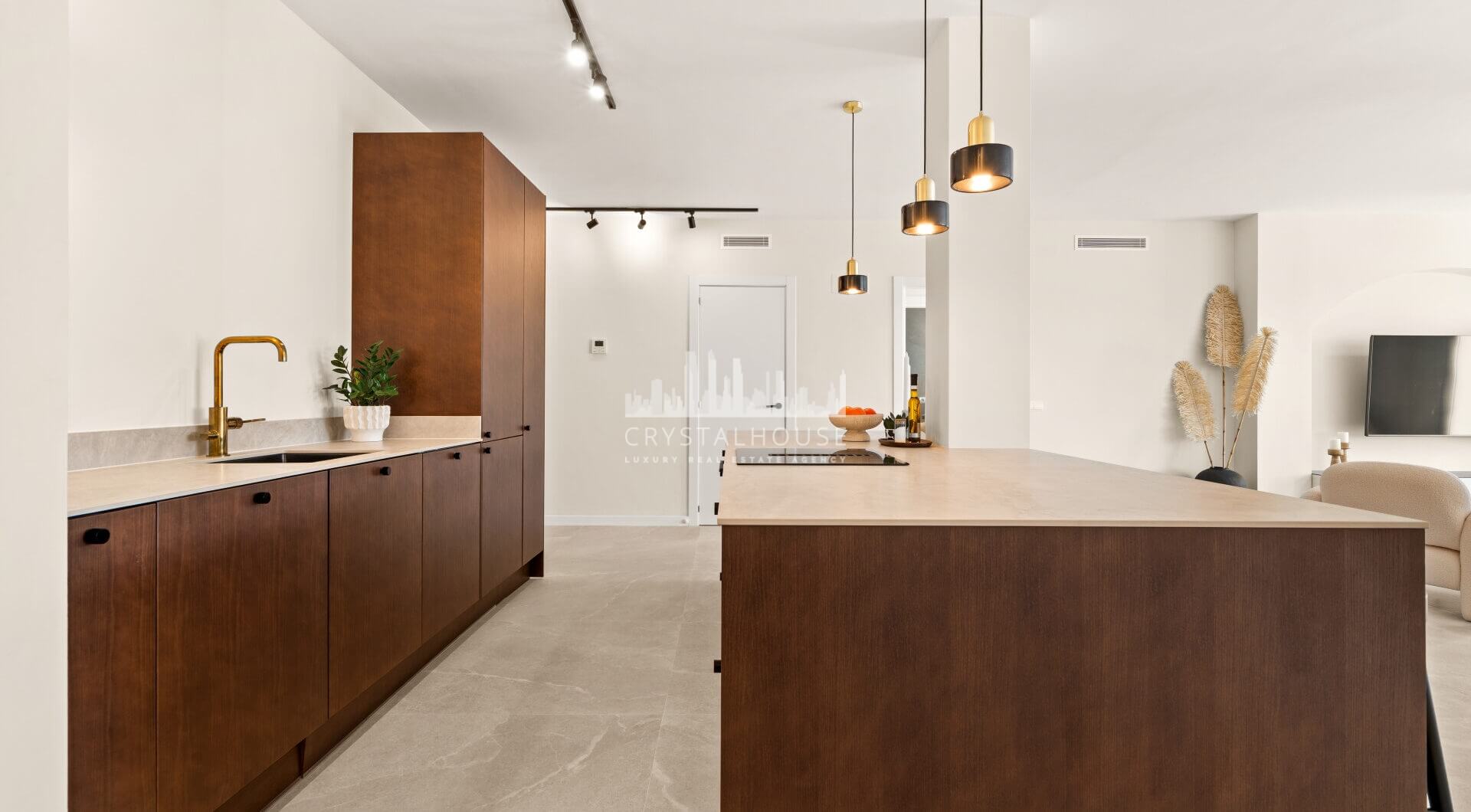 Elegancki, Odnowiony Apartament z Panoramicznym Widokiem na Golf, Morze i La Concha