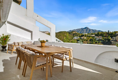 Elegancki, Odnowiony Apartament z Panoramicznym Widokiem na Golf, Morze i La Concha