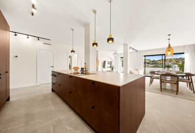 Elegancki, Odnowiony Apartament z Panoramicznym Widokiem na Golf, Morze i La Concha