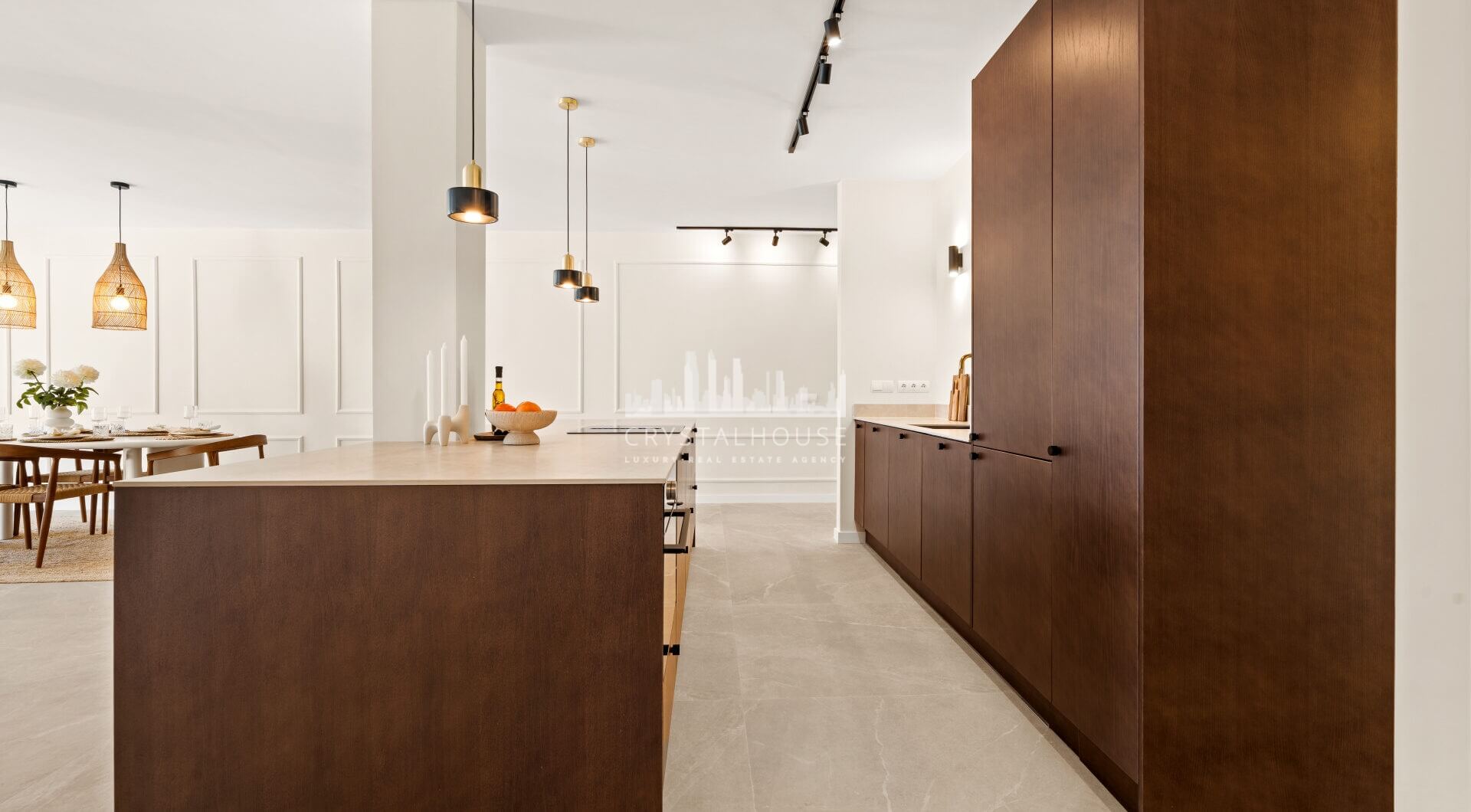 Elegancki, Odnowiony Apartament z Panoramicznym Widokiem na Golf, Morze i La Concha