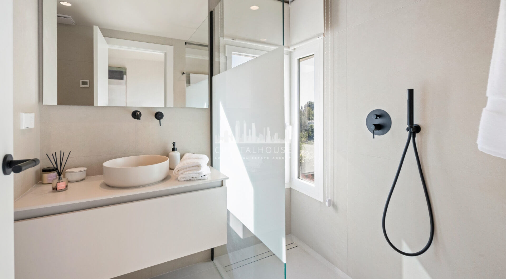 W pełni wyremontowany luksusowy apartament z 3 sypialniami w Eagles Village – La Quinta