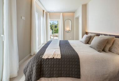 W pełni wyremontowany luksusowy apartament z 3 sypialniami w Eagles Village – La Quinta