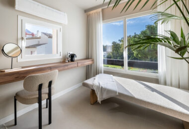 W pełni wyremontowany luksusowy apartament z 3 sypialniami w Eagles Village – La Quinta