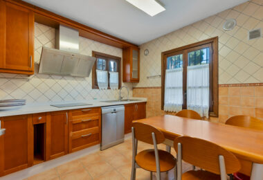 Czteropokojowe miasteczko w dzielnicy Montepiedra, Nagueles w Golden Mile, Marbella