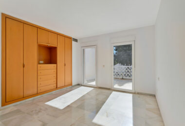 Czteropokojowe miasteczko w dzielnicy Montepiedra, Nagueles w Golden Mile, Marbella