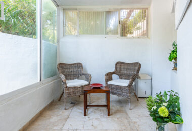 Piękne dwa sypialnie parter apartament, położony w południe - po Birdie Club społeczności w Río Real, Marbella