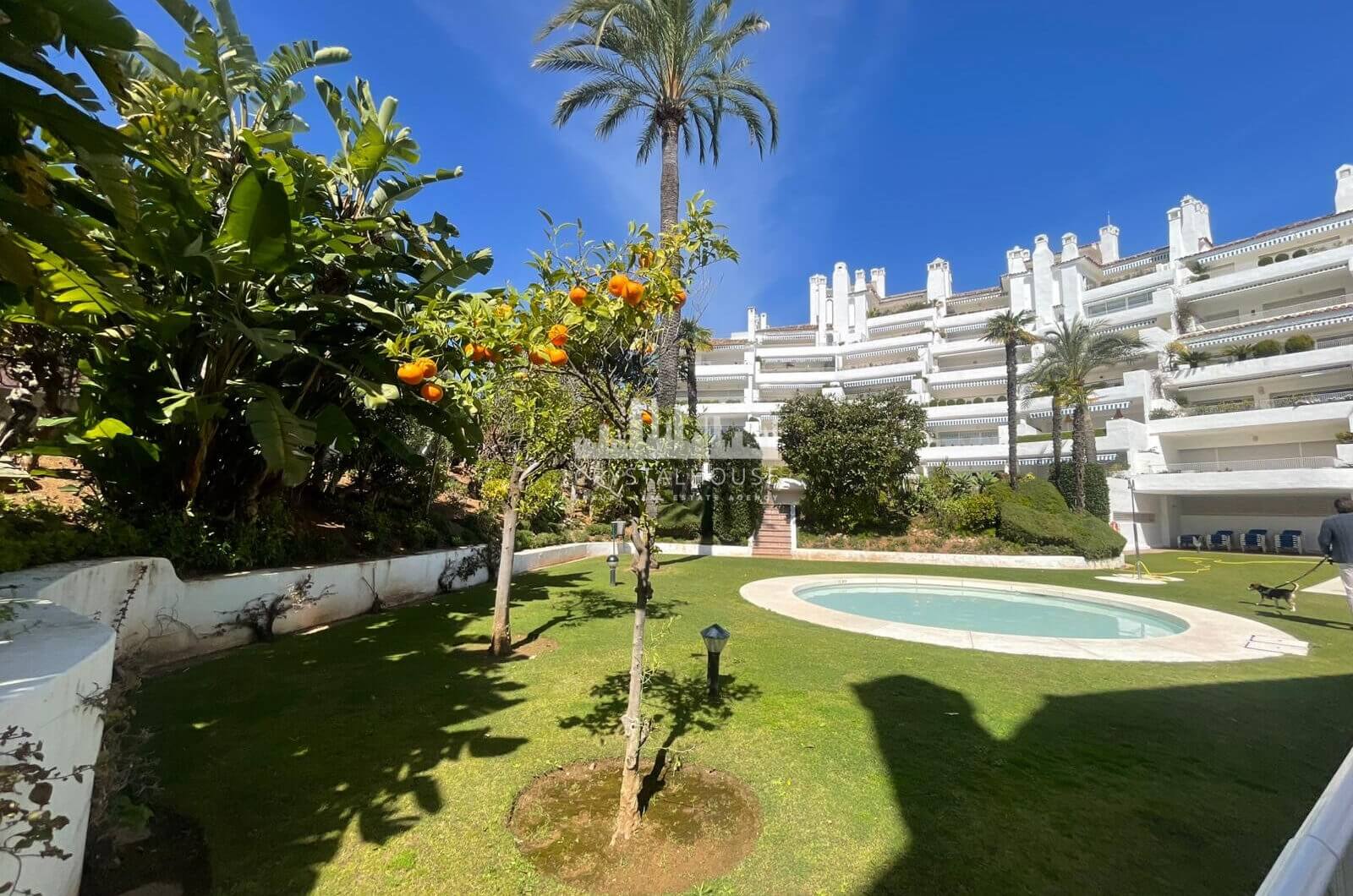 Piękne dwa sypialnie parter apartament, położony w południe - po Birdie Club społeczności w Río Real, Marbella