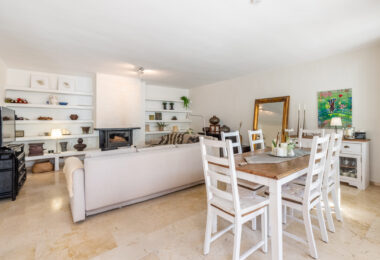 Piękne dwa sypialnie parter apartament, położony w południe - po Birdie Club społeczności w Río Real, Marbella