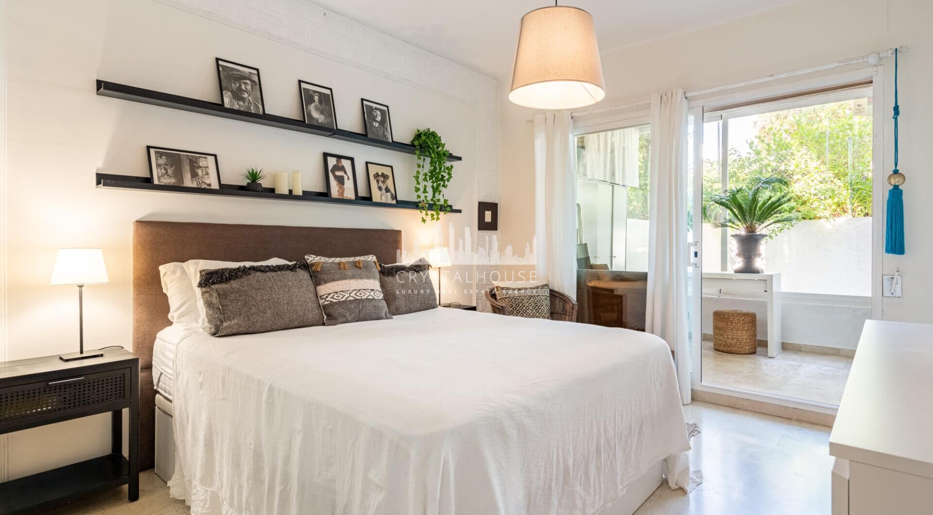 Piękne dwa sypialnie parter apartament, położony w południe - po Birdie Club społeczności w Río Real, Marbella