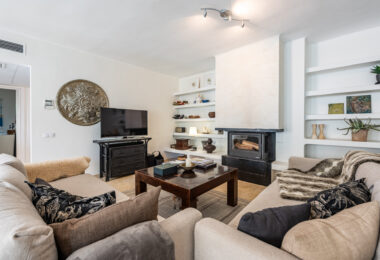 Piękne dwa sypialnie parter apartament, położony w południe - po Birdie Club społeczności w Río Real, Marbella