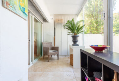 Piękne dwa sypialnie parter apartament, położony w południe - po Birdie Club społeczności w Río Real, Marbella