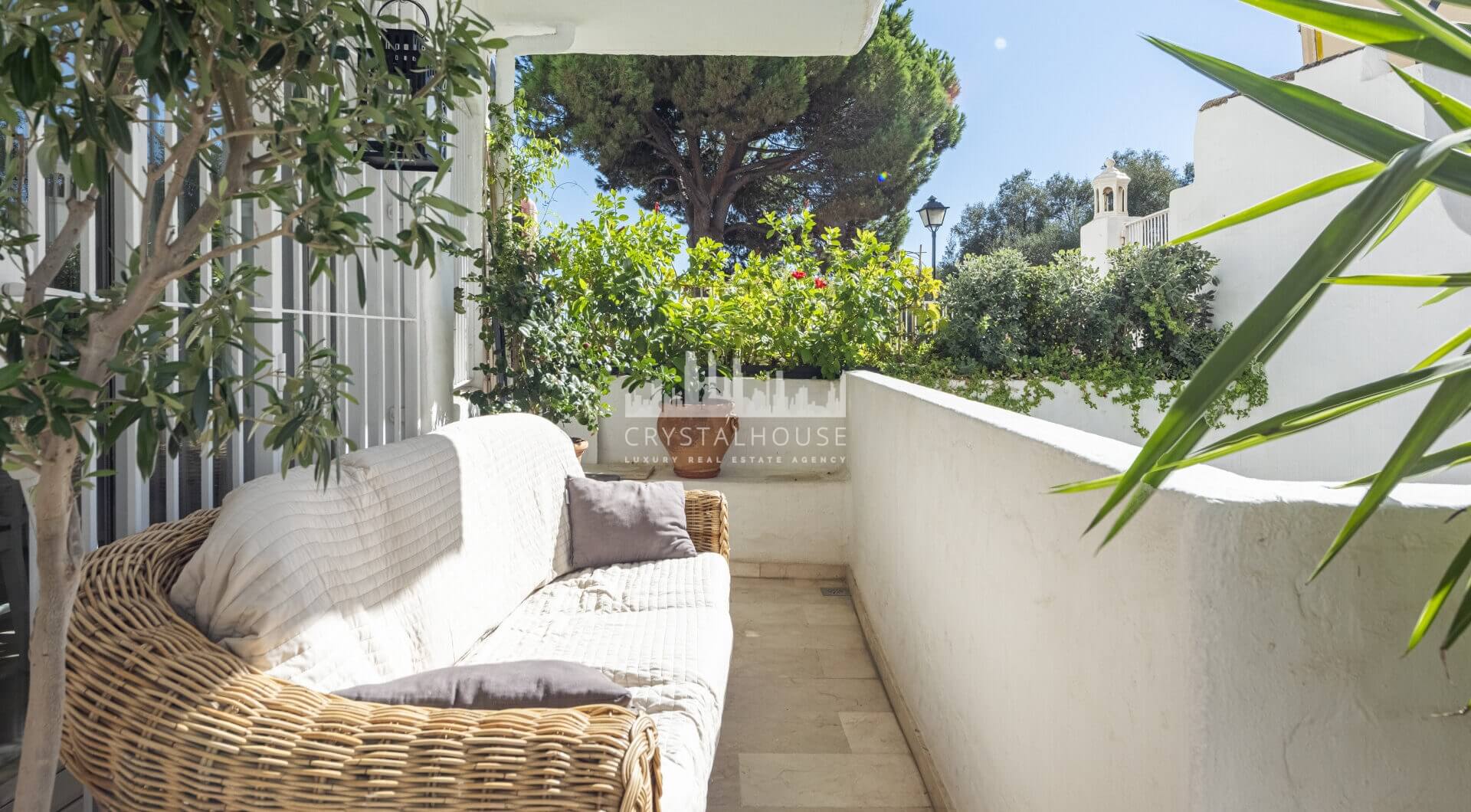 Piękne dwa sypialnie parter apartament, położony w południe - po Birdie Club społeczności w Río Real, Marbella
