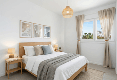 Stylowe, południowo-zachodnie zwrócone dwupokojowe mieszkanie znajduje się w południowo-wschodniej strzeżonej społeczności Acqua Gardens na New Golden Mile, Estepona