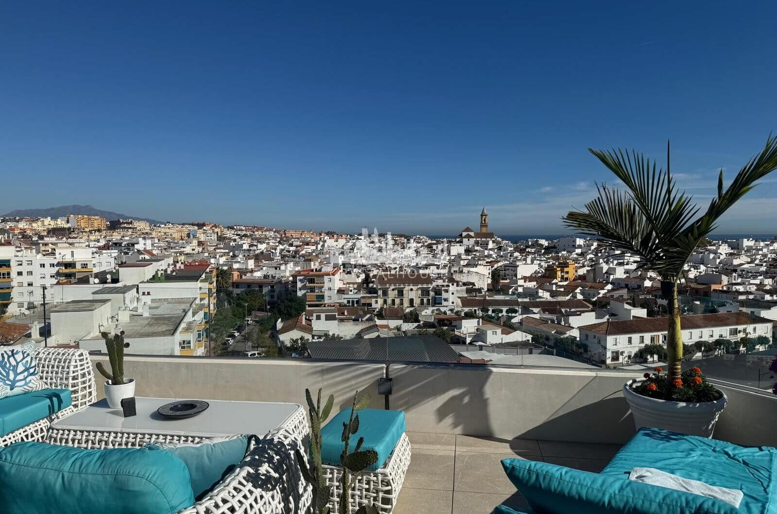 Spektakularny, nowoczesny penthouse z panoramicznym widokiem na morze i góry — Estepona Centrum