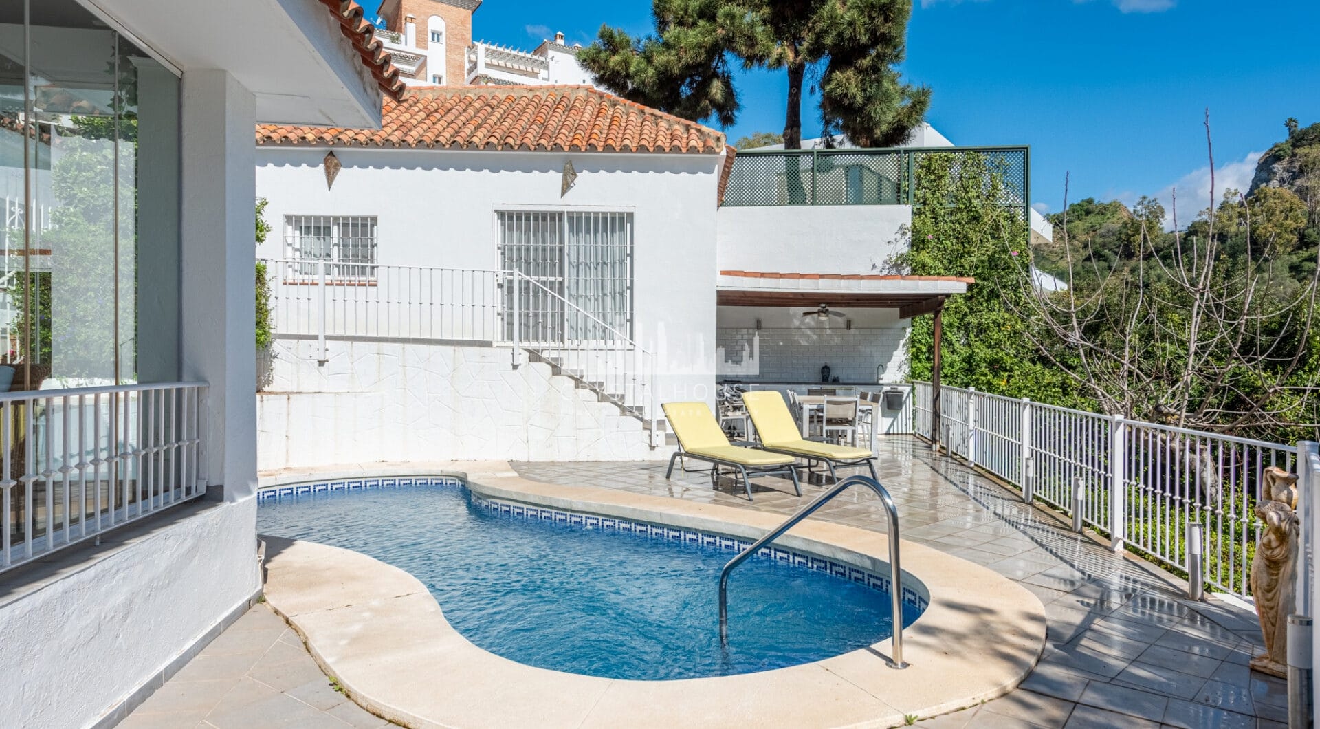 Urokliwa willa w stylu wiejskim na wzgórzach Benahavís – doskonała relacja jakości do ceny