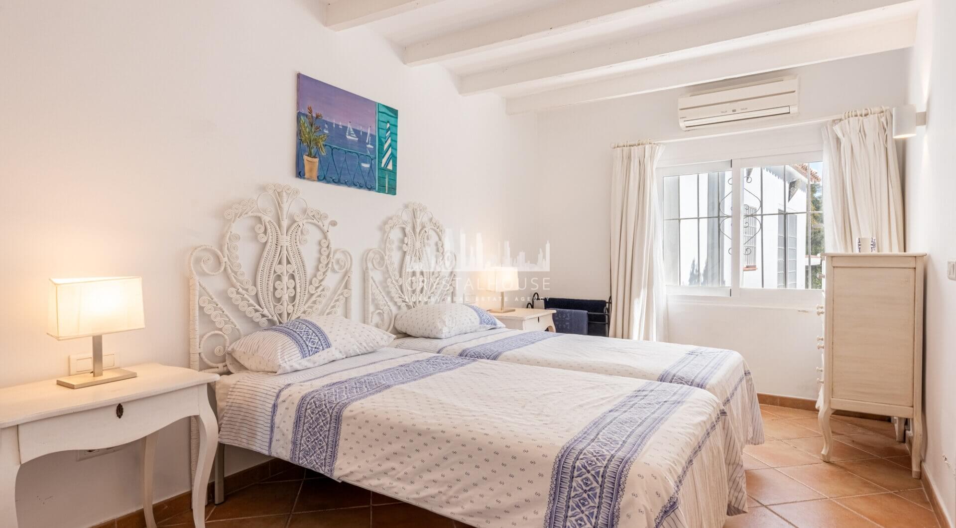 Urokliwa willa w stylu wiejskim na wzgórzach Benahavís – doskonała relacja jakości do ceny