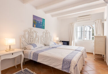 Urokliwa willa w stylu wiejskim na wzgórzach Benahavís – doskonała relacja jakości do ceny