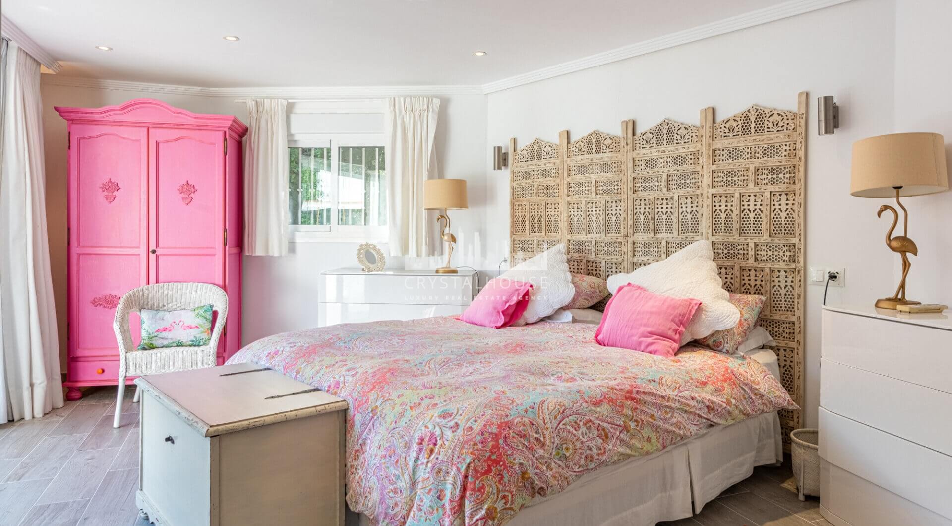 Urokliwa willa w stylu wiejskim na wzgórzach Benahavís – doskonała relacja jakości do ceny