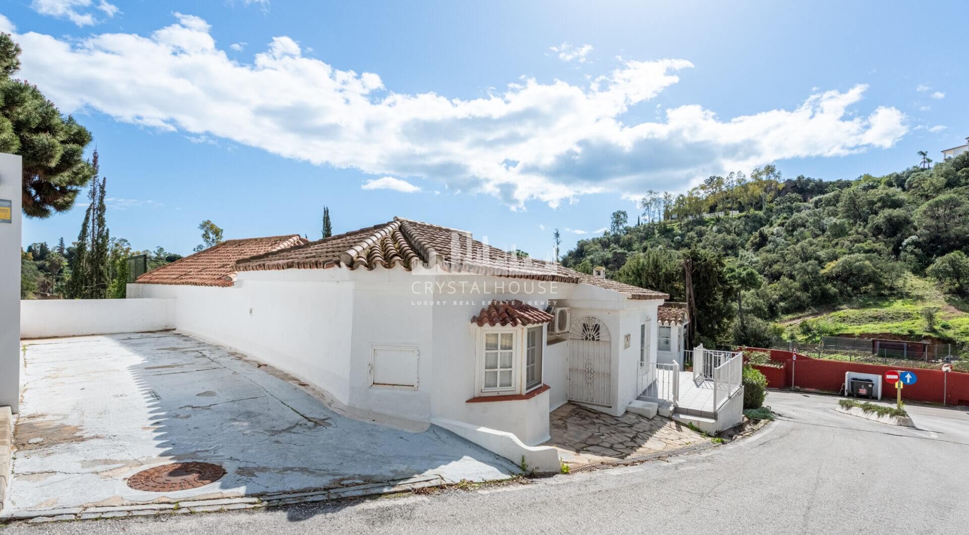Urokliwa willa w stylu wiejskim na wzgórzach Benahavís – doskonała relacja jakości do ceny