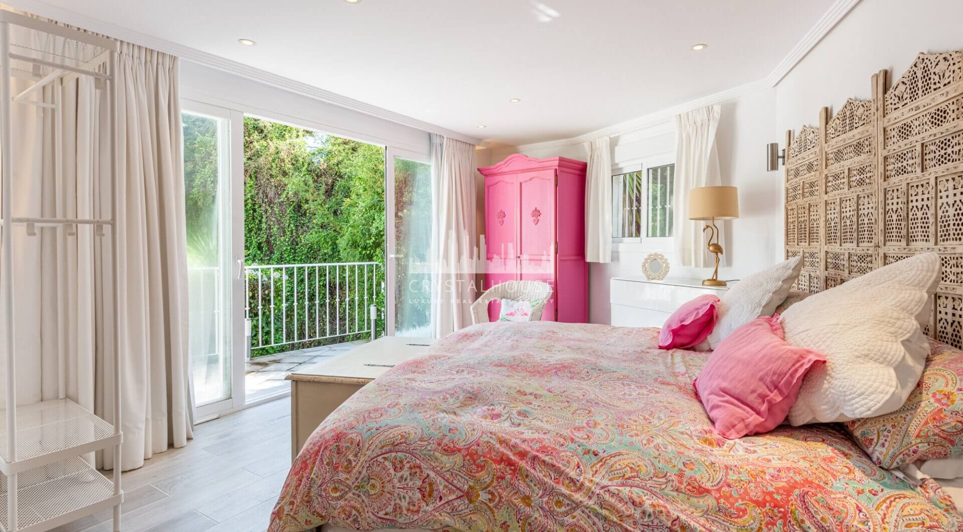 Urokliwa willa w stylu wiejskim na wzgórzach Benahavís – doskonała relacja jakości do ceny