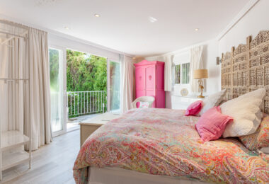 Urokliwa willa w stylu wiejskim na wzgórzach Benahavís – doskonała relacja jakości do ceny