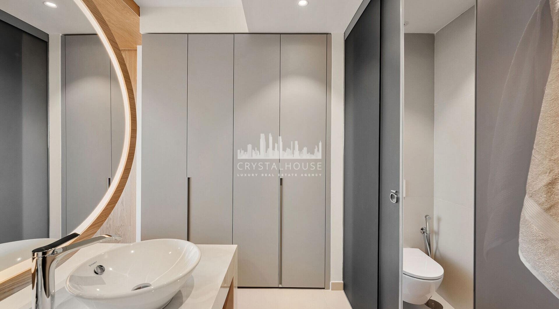 Doświadcz wyrafinowanego życia na wybrzeżu w tym nowym luksusowym apartamencie w prestiżowym Higuerón Resort.