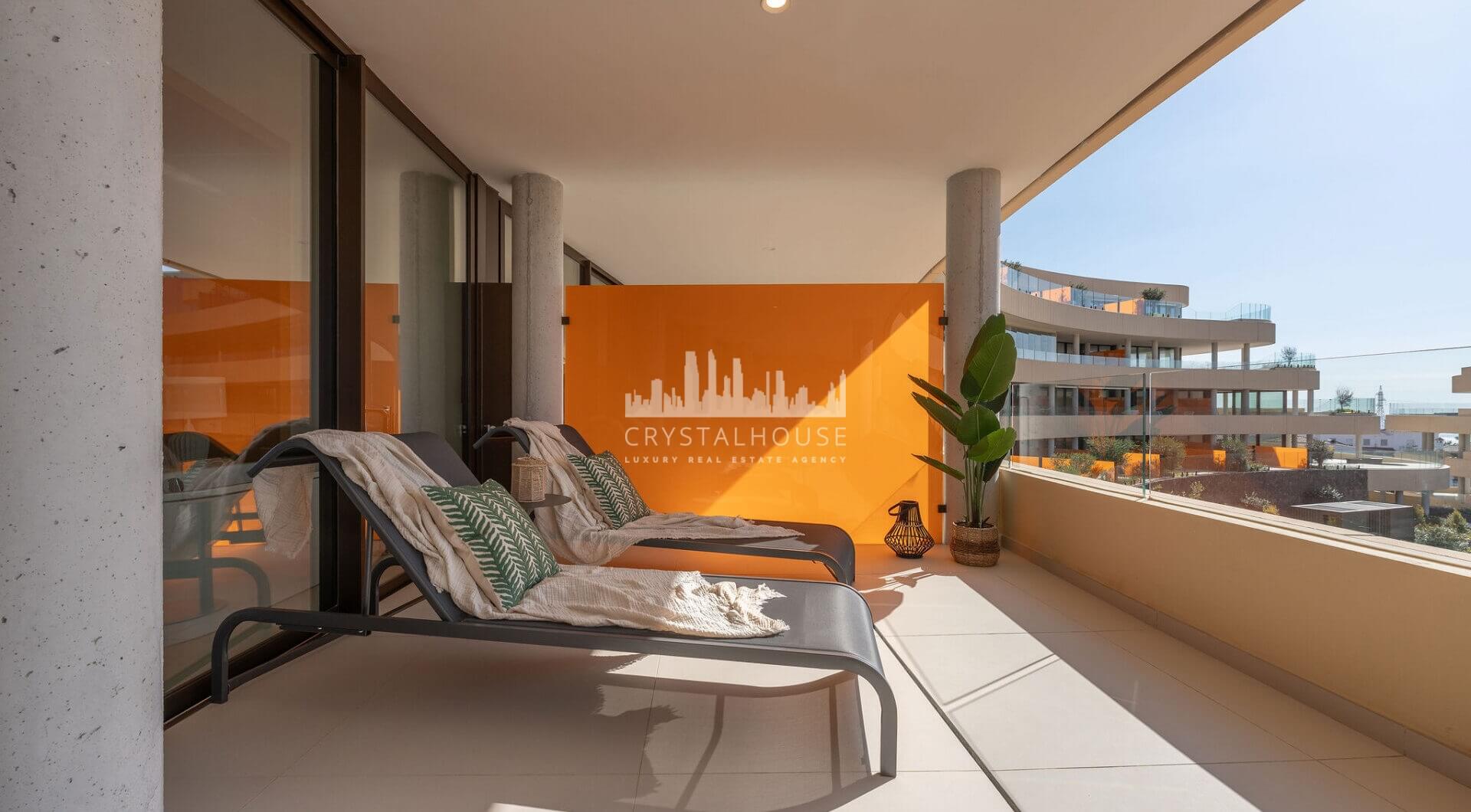 Doświadcz wyrafinowanego życia na wybrzeżu w tym nowym luksusowym apartamencie w prestiżowym Higuerón Resort.